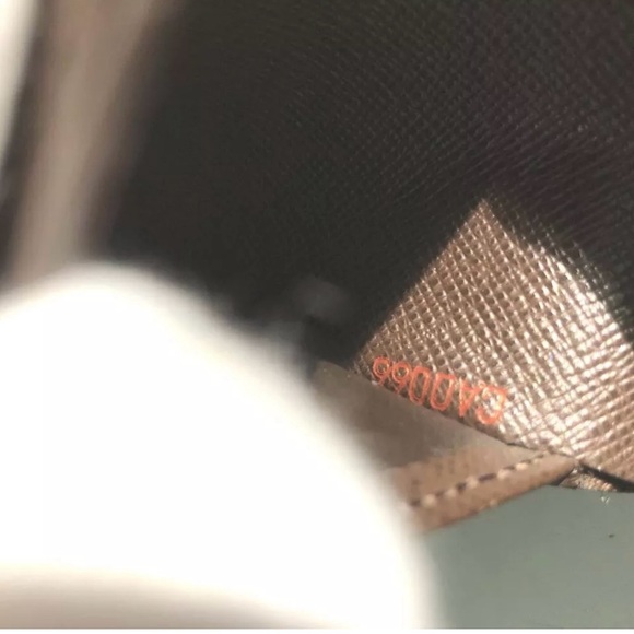 Louis Vuitton Damier Porte Monnaie Billets Viennois Bifold Wallet/ CA0066 - Picture 9 of 12